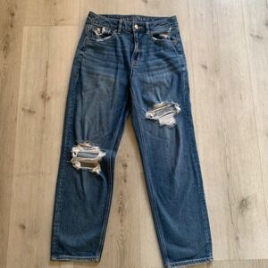 American Eagle Ripped Mom Jeans Womens 6 Medium Wash Distressed Stretch Denim